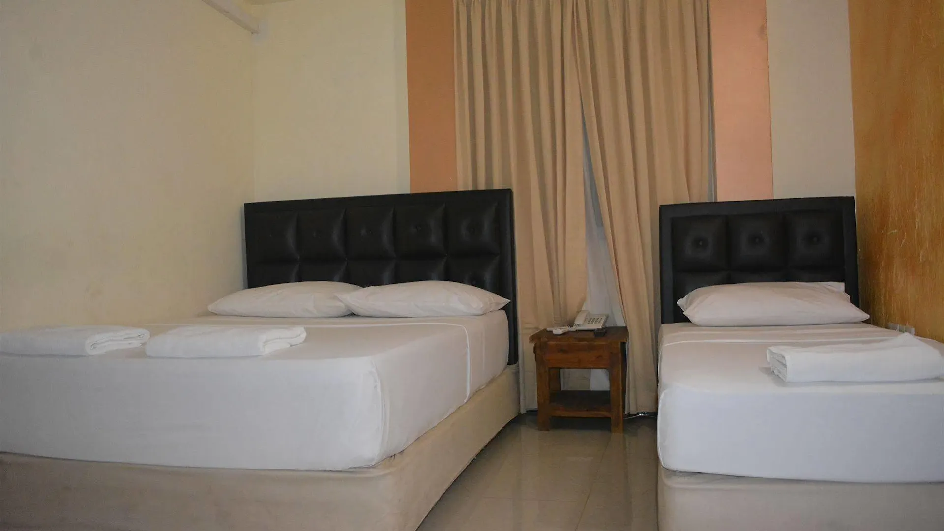 Saasha City Hotel Colombo 2*,