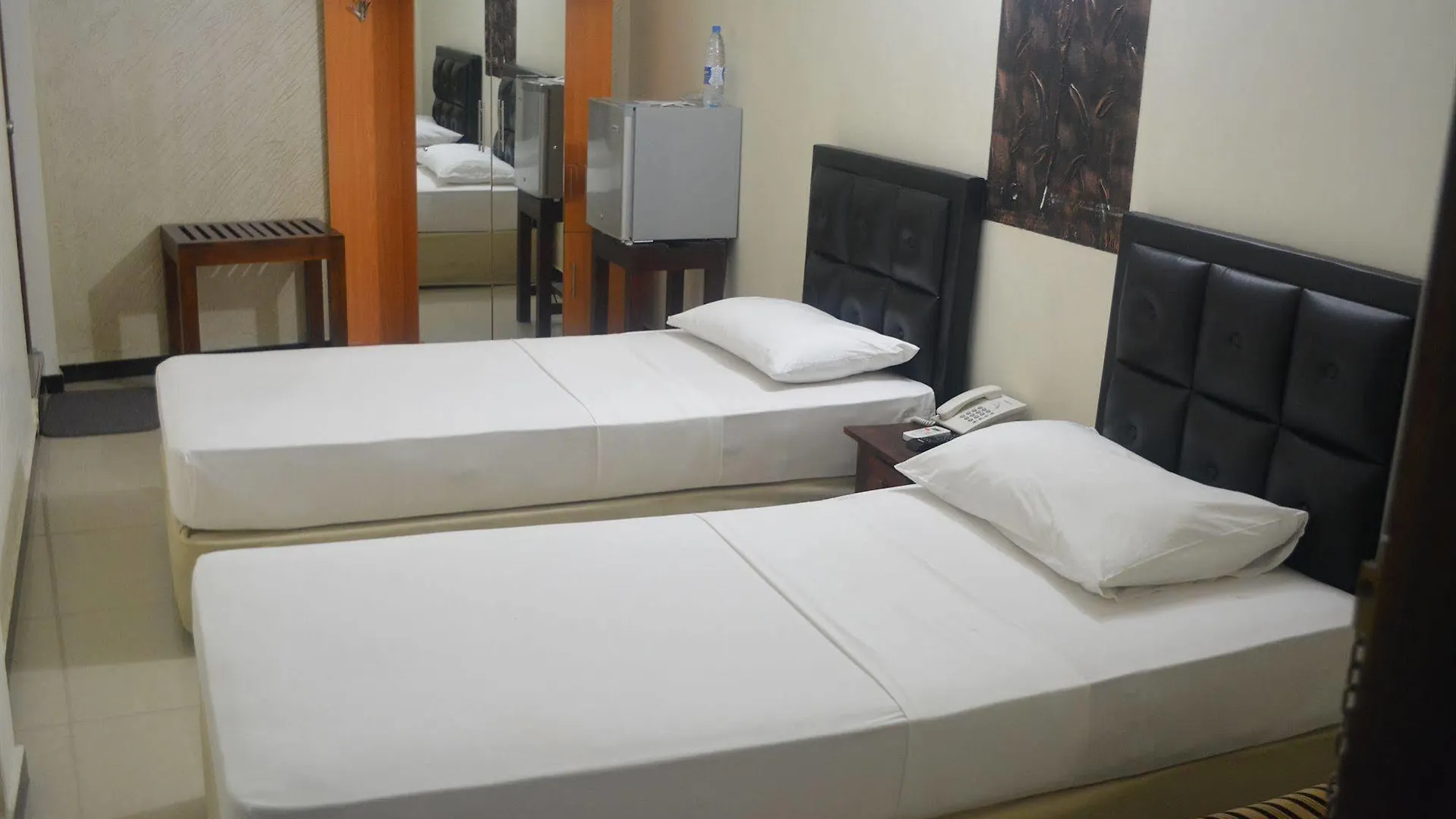 Saasha City Hotel Colombo 2*,